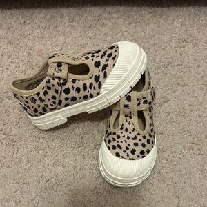 Wonder Nation Tan and Black Kids Sneakers